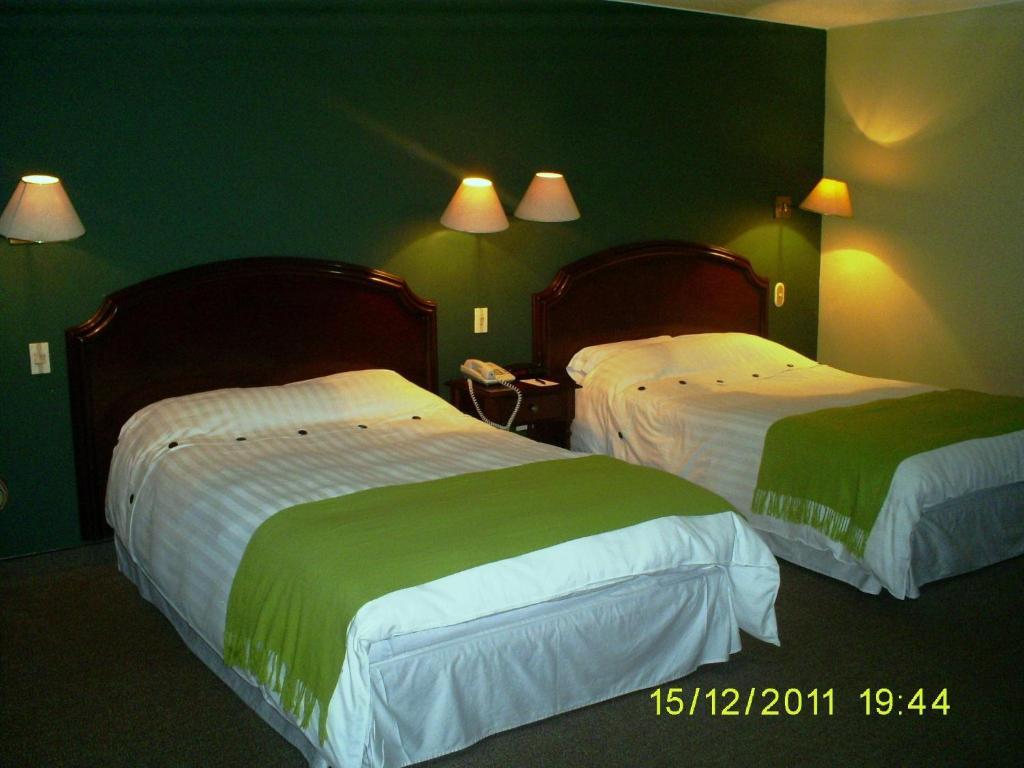 Suites Plaza Las Flores Лима Екстериор снимка