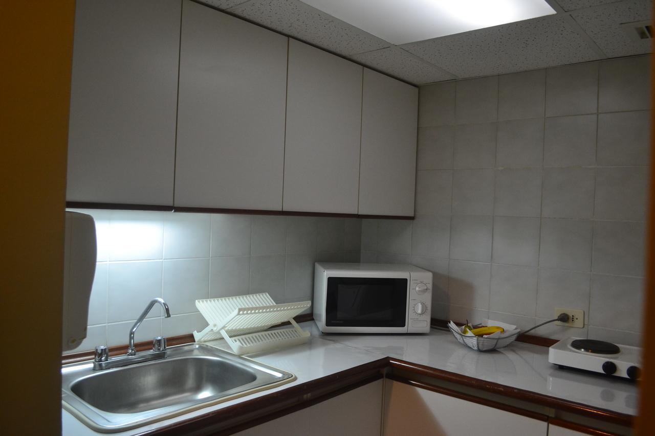 Suites Plaza Las Flores Лима Екстериор снимка
