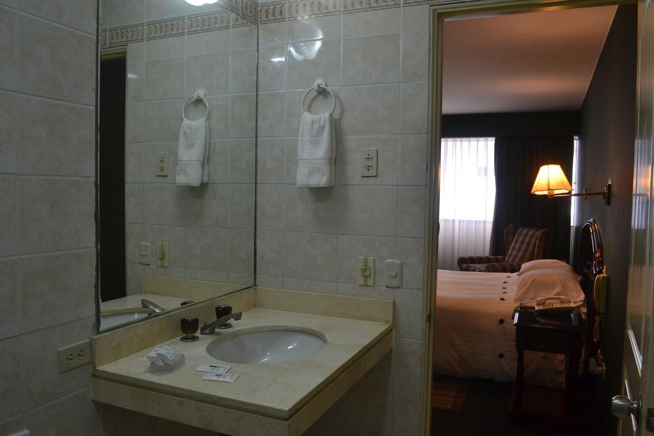 Suites Plaza Las Flores Лима Екстериор снимка
