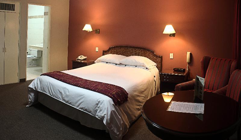 Suites Plaza Las Flores Лима Екстериор снимка