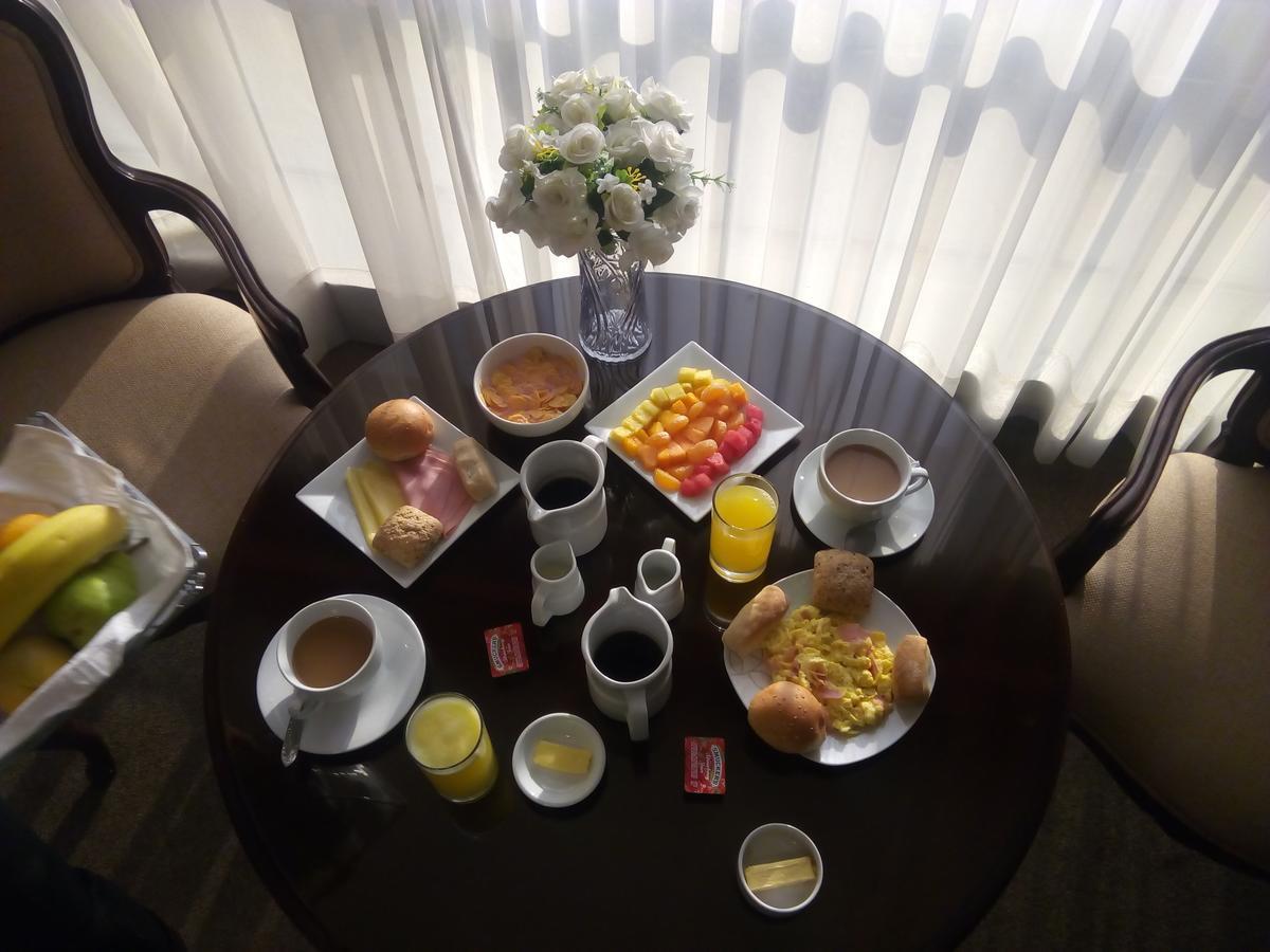 Suites Plaza Las Flores Лима Екстериор снимка