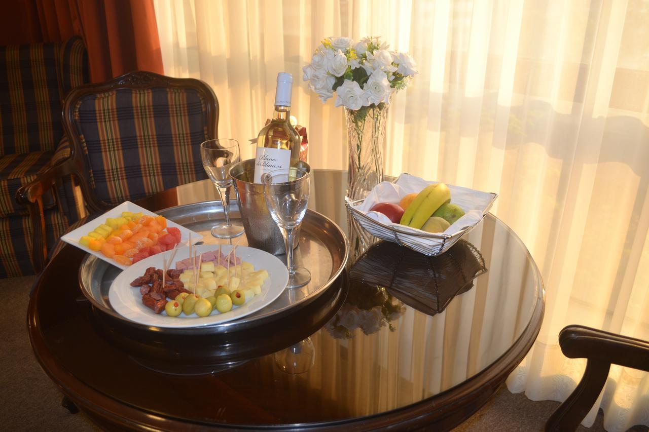 Suites Plaza Las Flores Лима Екстериор снимка
