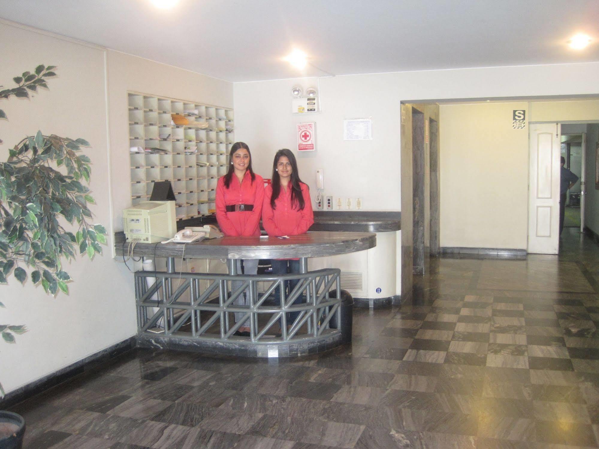 Suites Plaza Las Flores Лима Екстериор снимка