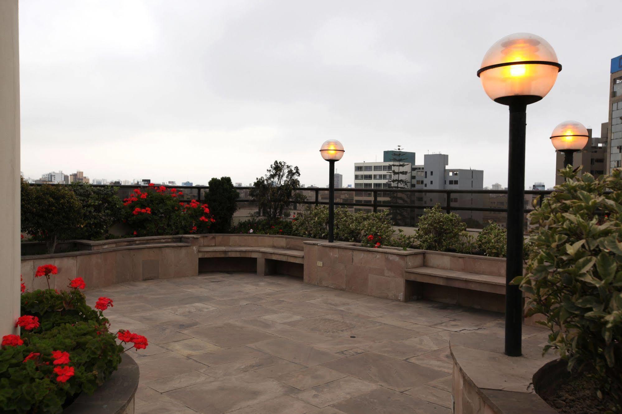 Suites Plaza Las Flores Лима Екстериор снимка
