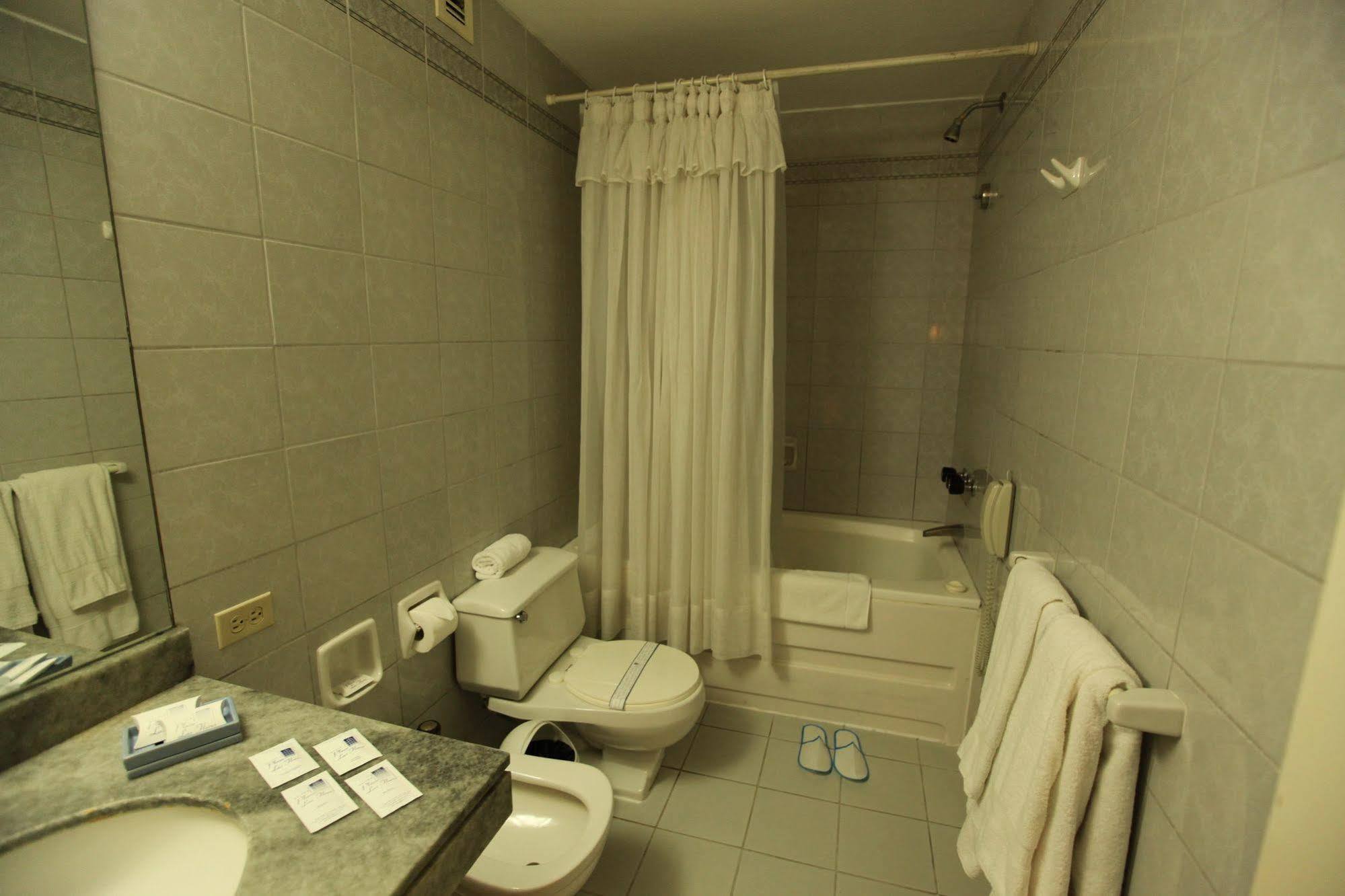 Suites Plaza Las Flores Лима Екстериор снимка