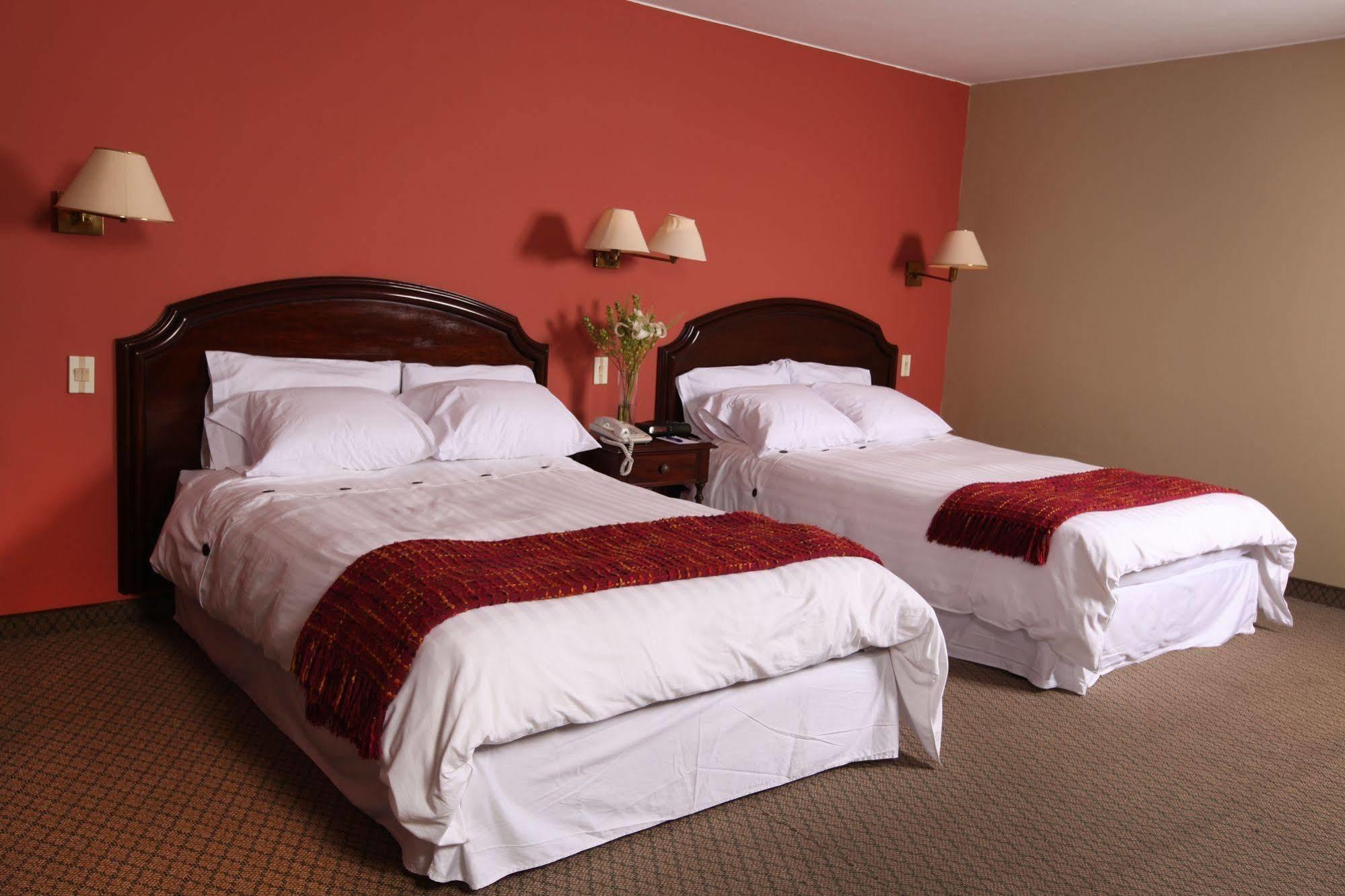 Suites Plaza Las Flores Лима Екстериор снимка