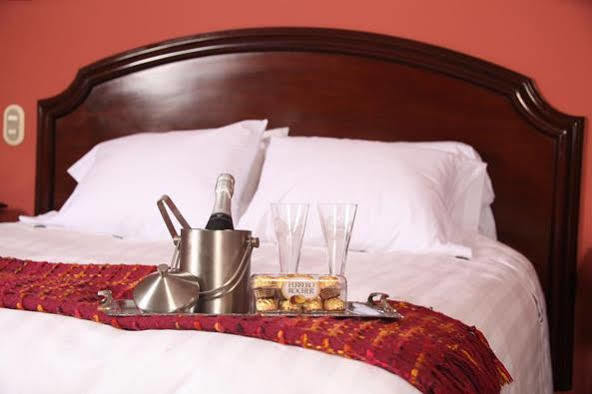 Suites Plaza Las Flores Лима Екстериор снимка