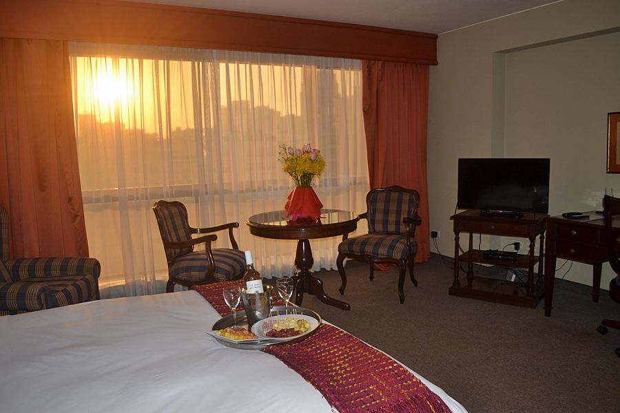 Suites Plaza Las Flores Лима Екстериор снимка